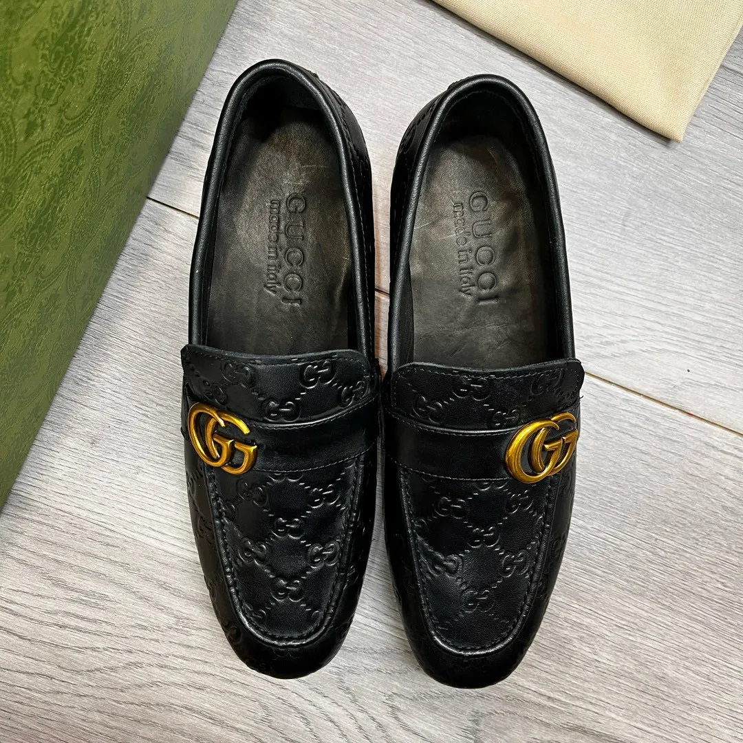 Ex-factory price: 480💰-(Gucci) men’s loafers! Genuine molded horsebit, a classic must-have for your shoe cabinet! The feet are particularly delicate! This Gucci original version is a set last, and we are consistent with the counter! Therefore, it is more comfortable in terms of last shape and comfort! Take it to the counter and compare at will! Good shoes are more than just what they make! But grasp the essence from the inside out! Material: Imported first-layer cowhide! Genuine leather outsole imported from Italy, size: 39-44 (38/45 customized, non-refundable)